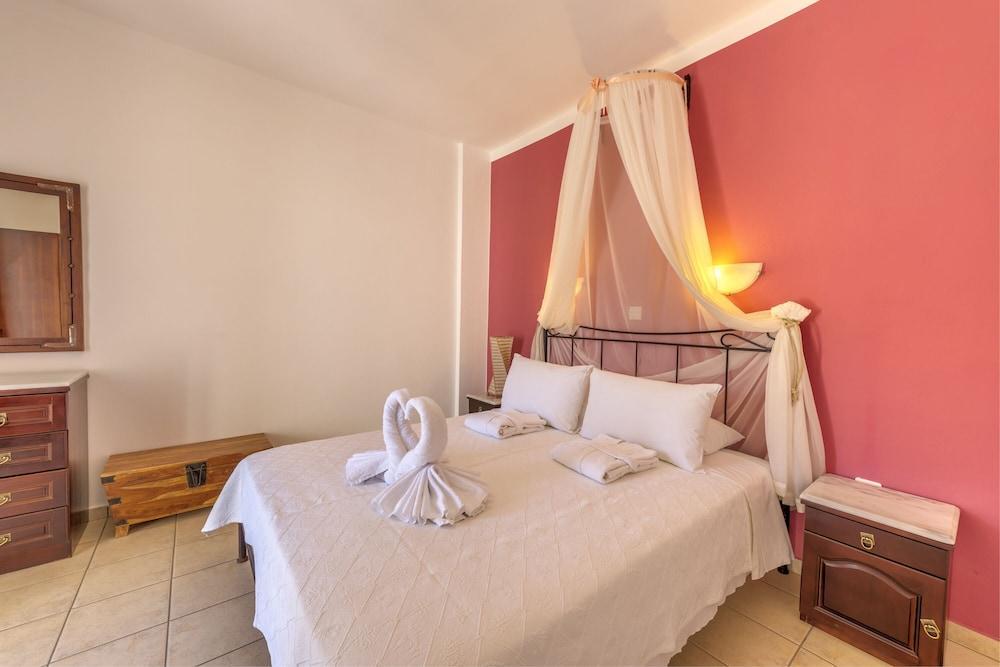 Sunrise Beach Suites Azolimnos Bagian luar foto