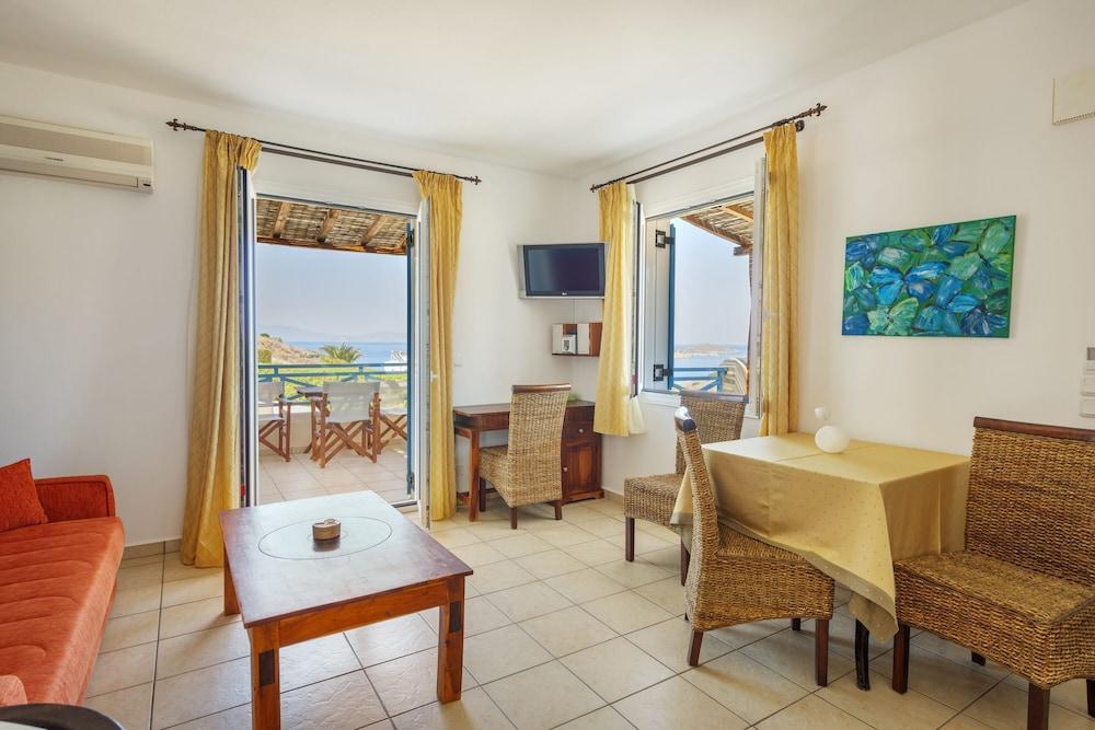Sunrise Beach Suites Azolimnos Bagian luar foto