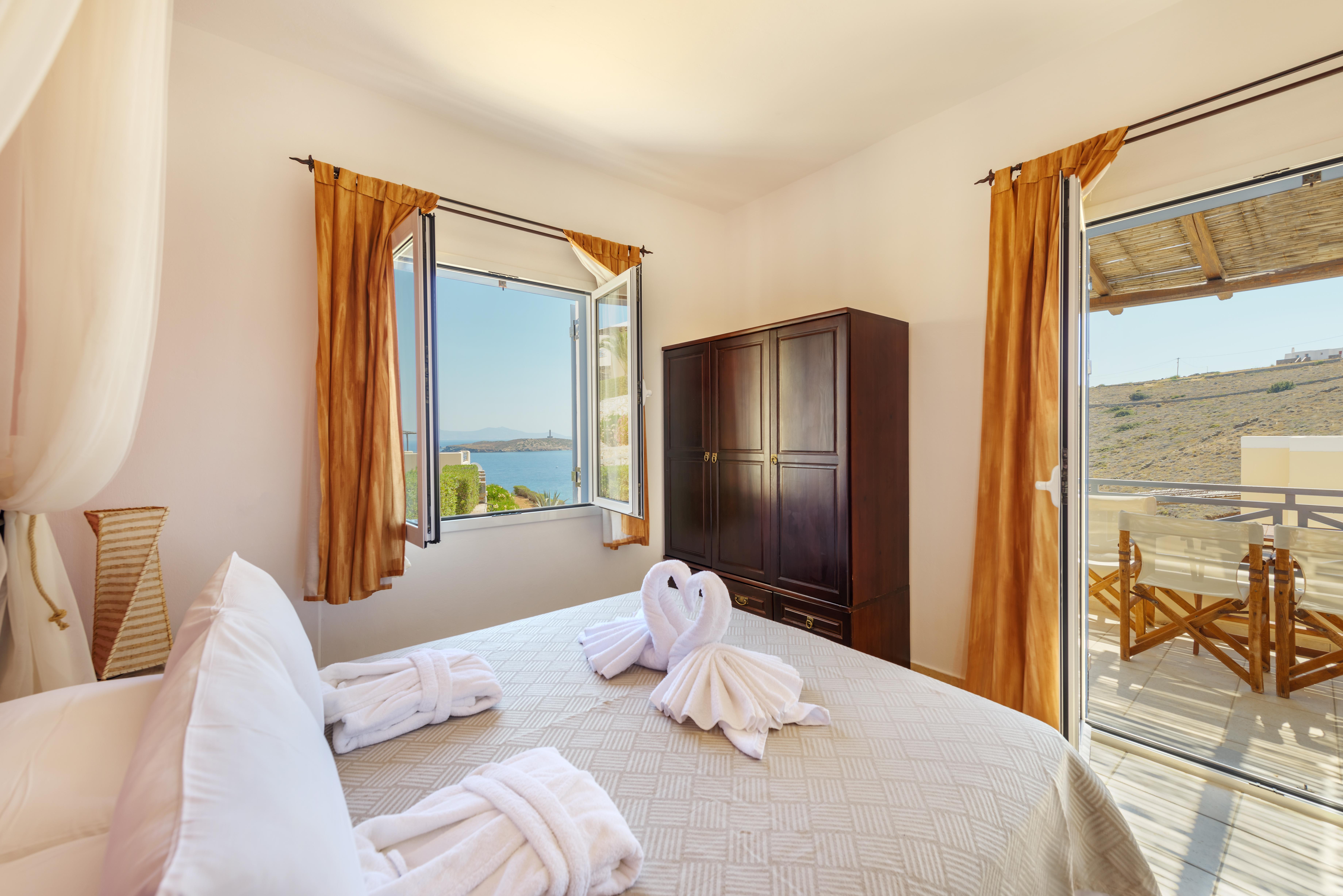 Sunrise Beach Suites Azolimnos Bagian luar foto