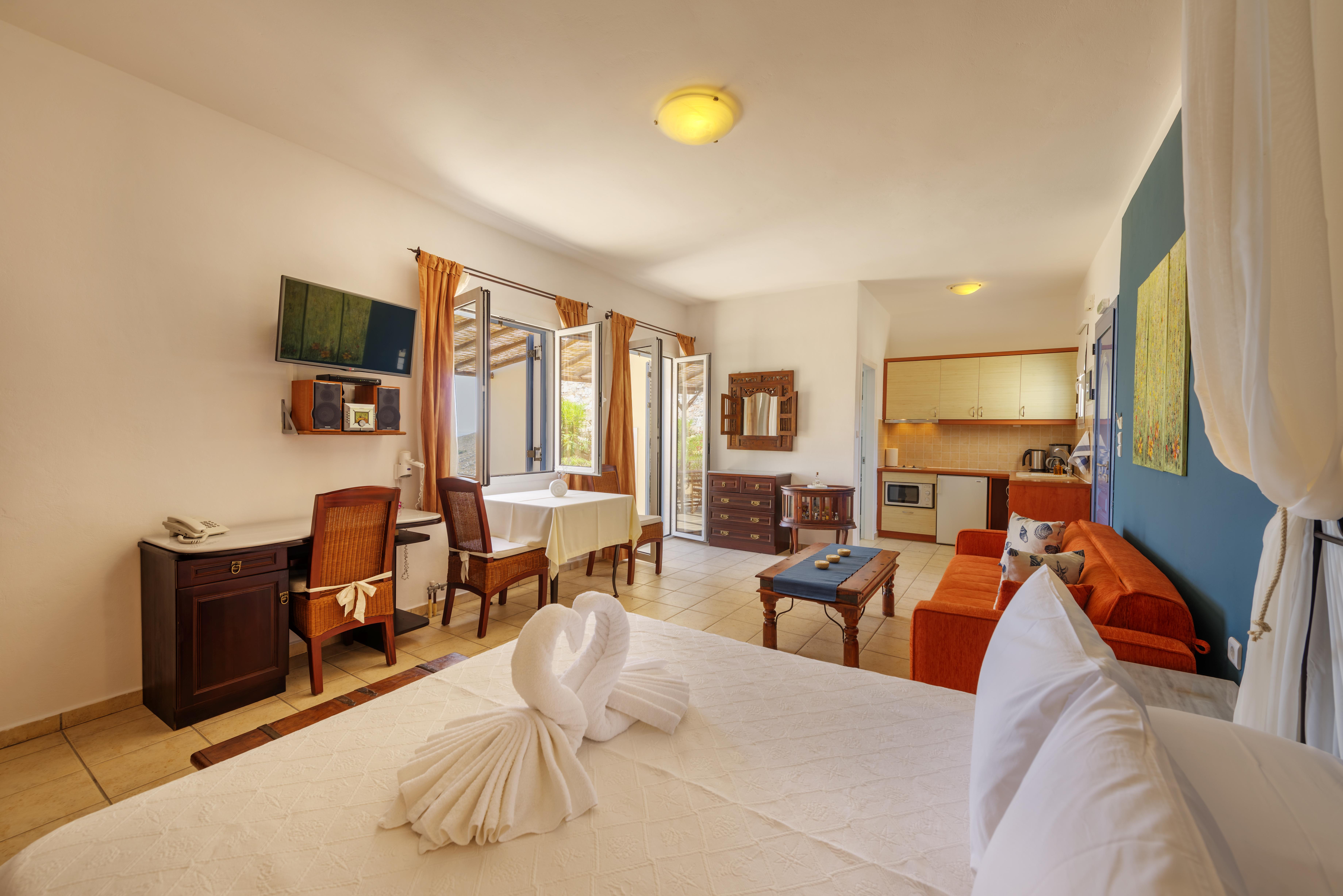 Sunrise Beach Suites Azolimnos Bagian luar foto