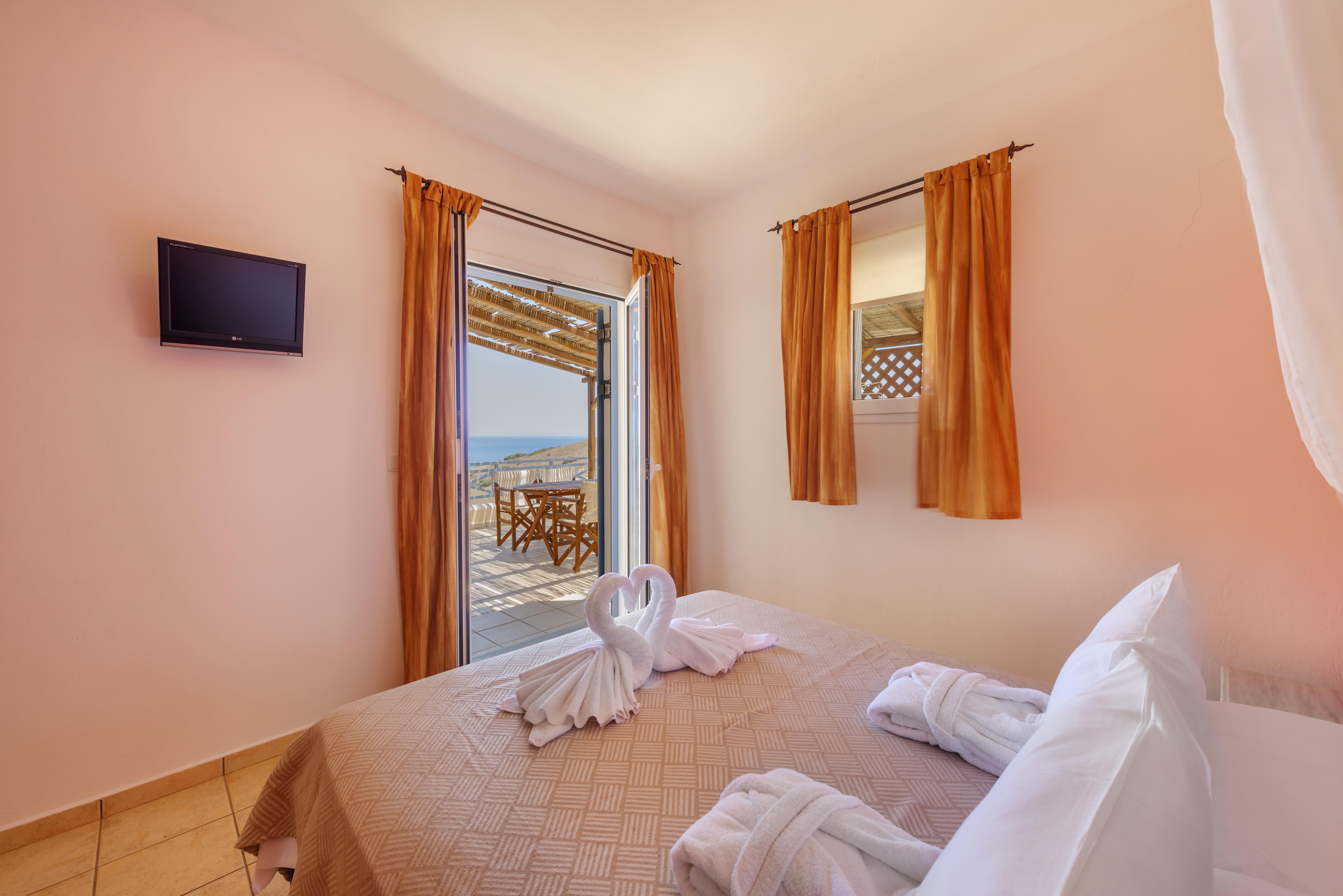 Sunrise Beach Suites Azolimnos Bagian luar foto