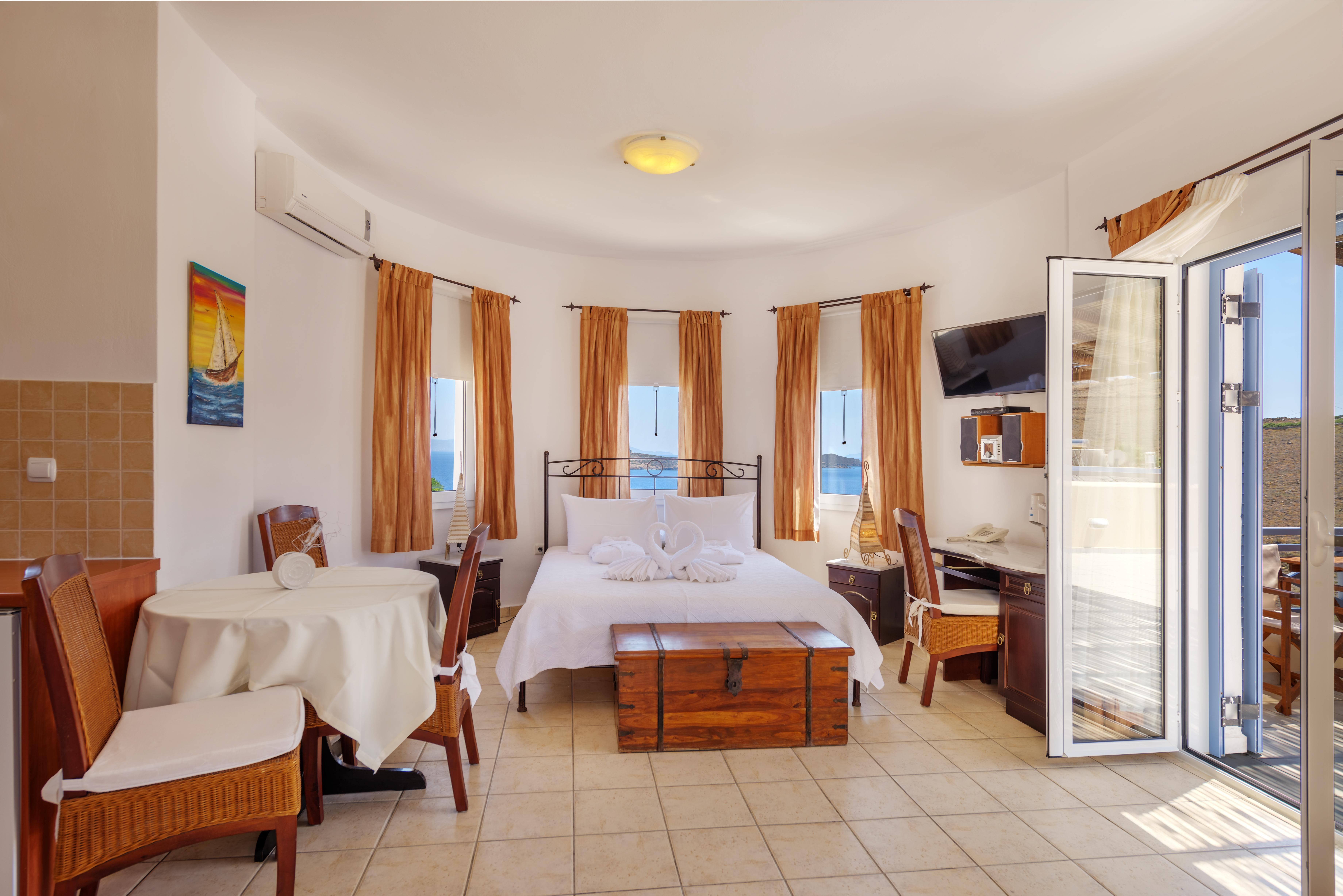 Sunrise Beach Suites Azolimnos Bagian luar foto