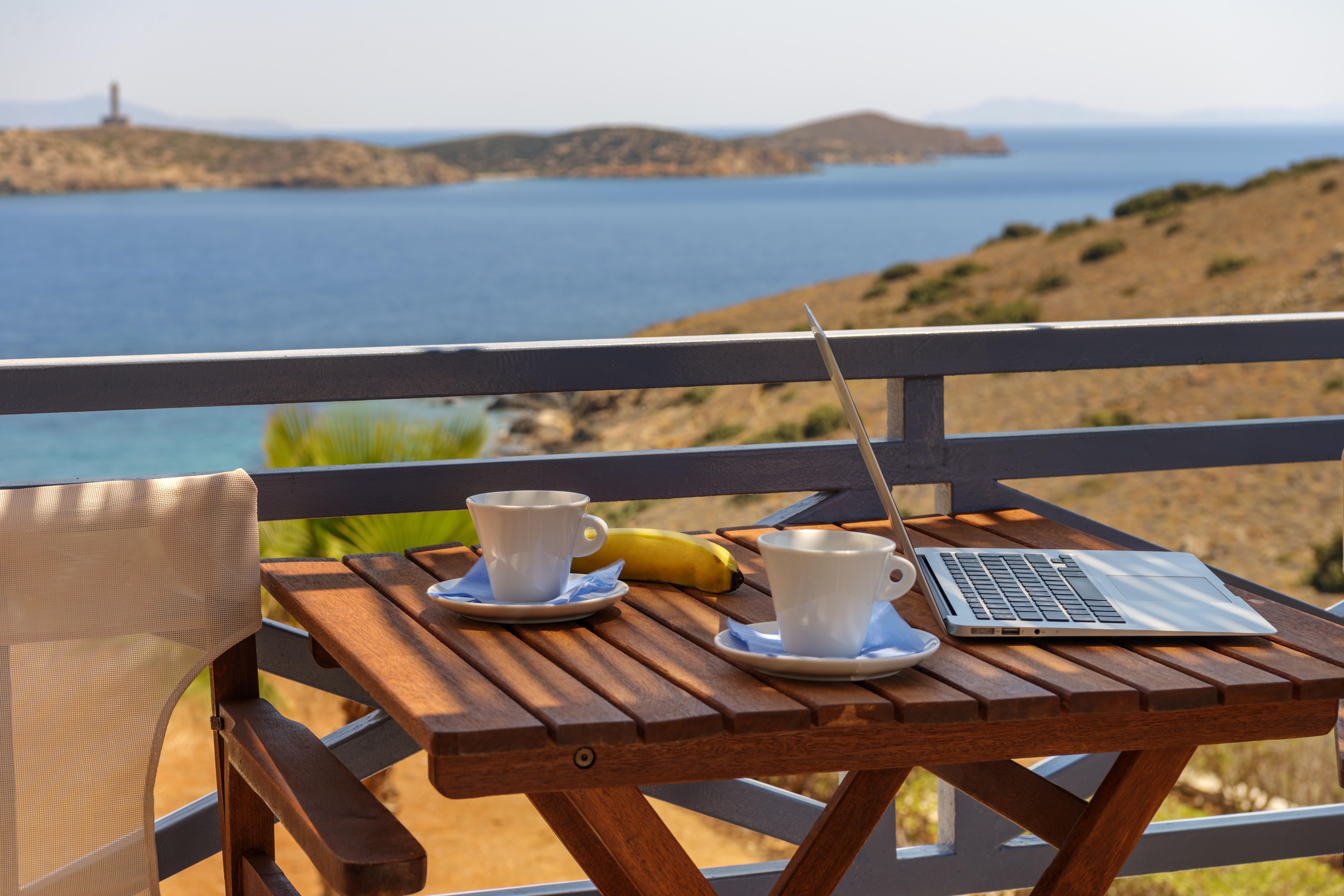 Sunrise Beach Suites Azolimnos Bagian luar foto